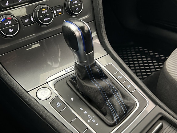 Volkswagen e-Golf VII 22 of 30