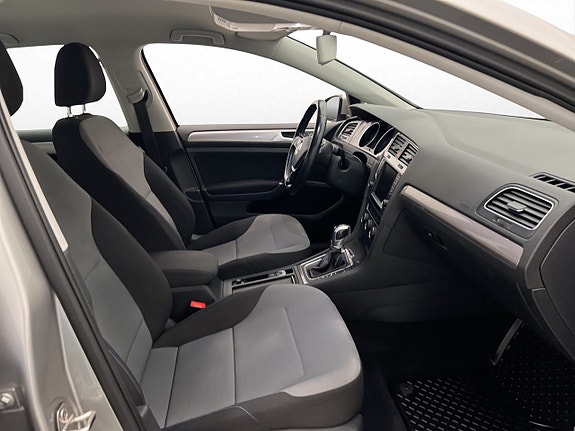 Volkswagen e-Golf VII 23 of 30