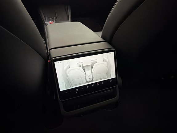 Tesla Model 3 24 of 30