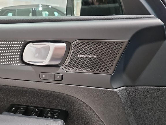 Volvo EX40 15 of 18