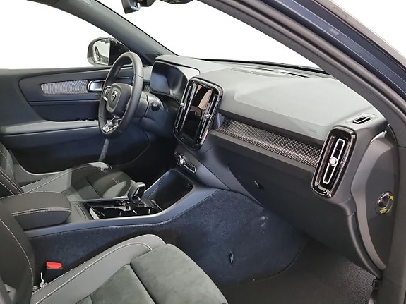 Volvo EX40 4 of 18