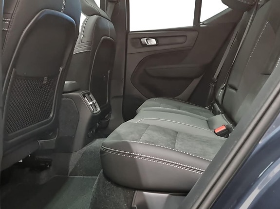 Volvo EX40 6 of 18