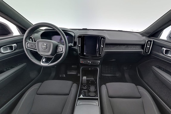 Volvo XC40 7 of 17
