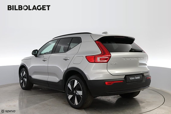 Volvo XC40 3 of 17