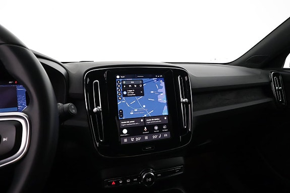 Volvo XC40 12 of 17