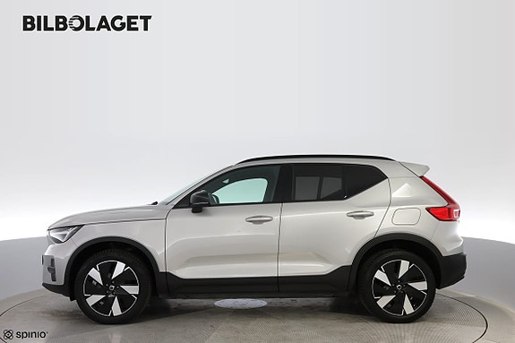 Volvo XC40 2 of 17