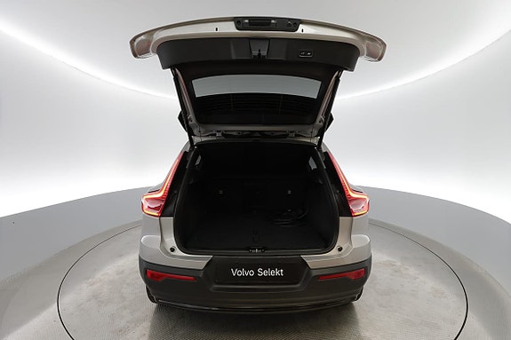 Volvo XC40 16 of 17