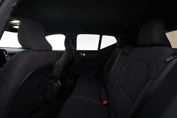Volvo XC40 10 of 17