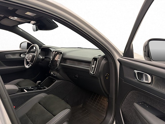 Volvo XC40 29 of 30