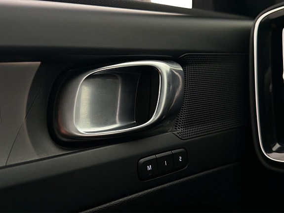 Volvo XC40 15 of 30