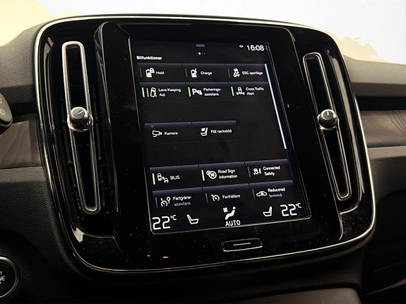 Volvo XC40 24 of 30