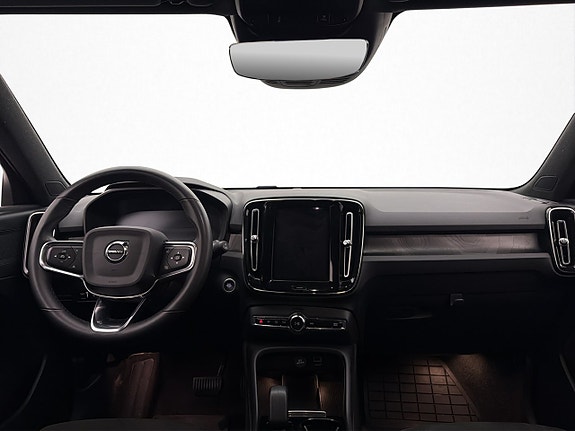 Volvo XC40 13 of 30