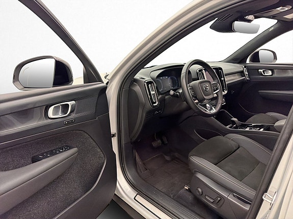 Volvo XC40 11 of 30