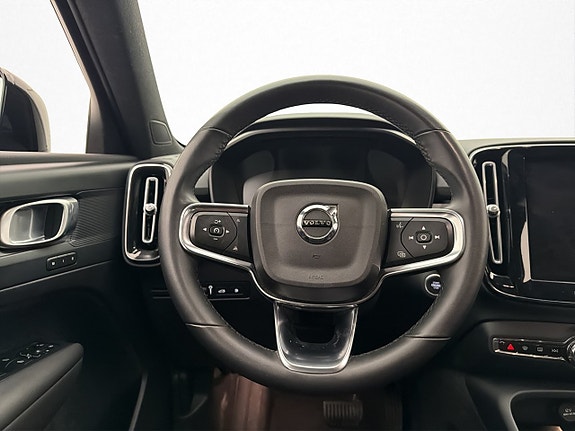 Volvo XC40 14 of 30