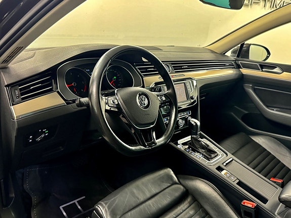 Volkswagen Passat 4 of 18