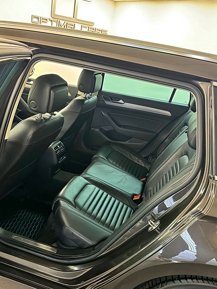Volkswagen Passat 15 of 18