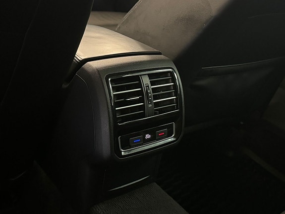 Volkswagen Passat 16 of 18
