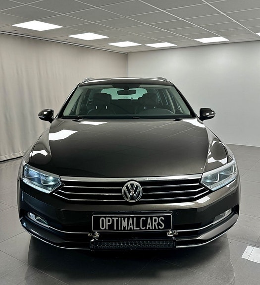 Volkswagen Passat 9 of 18