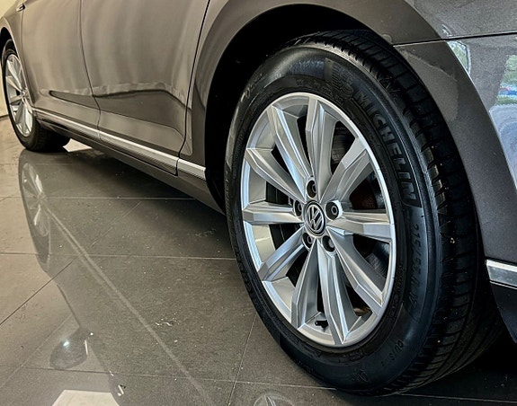 Volkswagen Passat 11 of 18