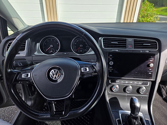 Volkswagen Golf VII 6 of 7