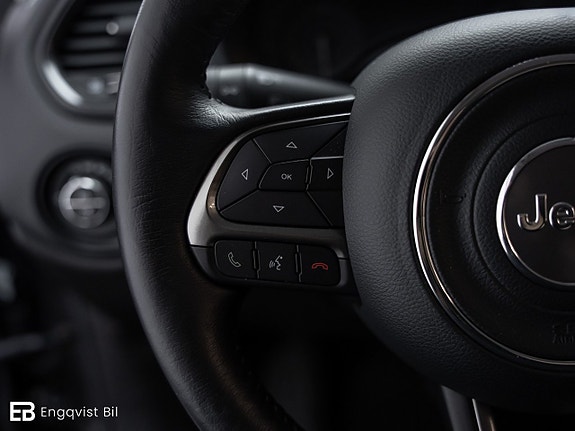 Jeep Renegade 21 of 30
