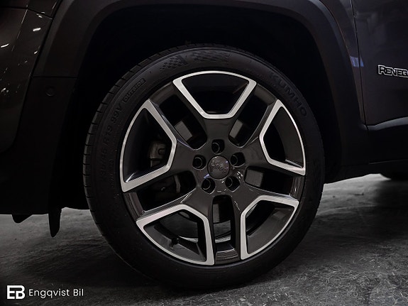 Jeep Renegade 9 of 30