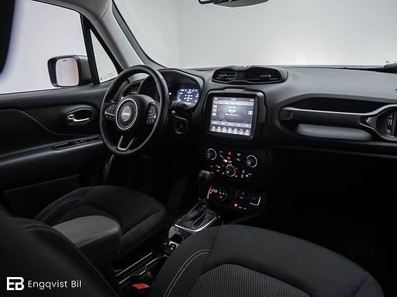 Jeep Renegade 29 of 30
