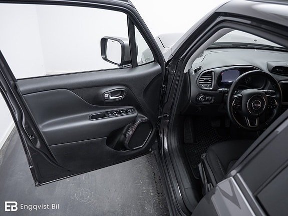 Jeep Renegade 17 of 30