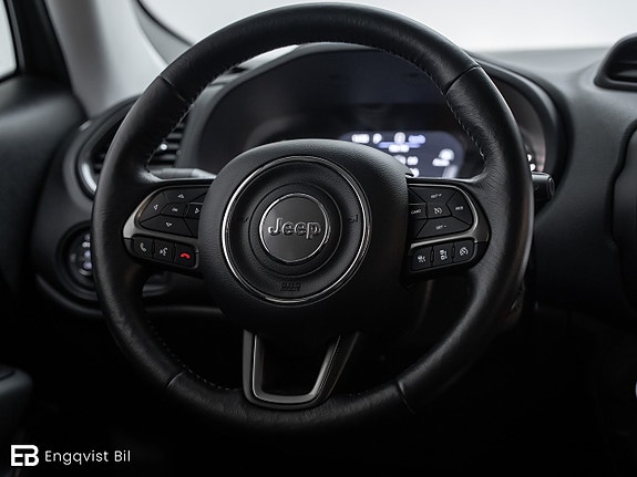 Jeep Renegade 20 of 30