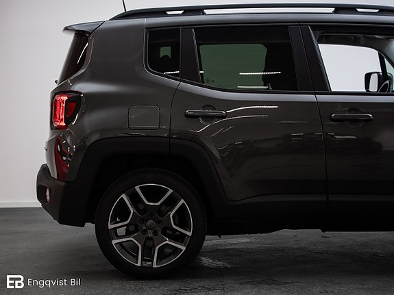 Jeep Renegade 12 of 30