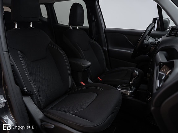 Jeep Renegade 30 of 30