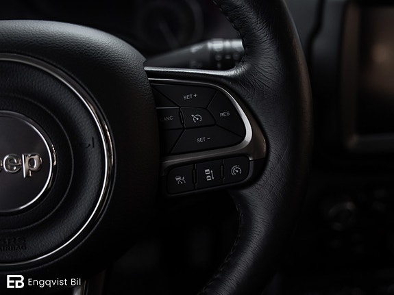 Jeep Renegade 22 of 30