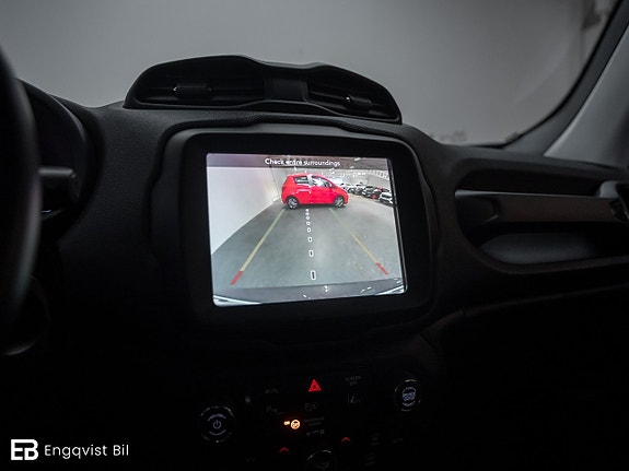 Jeep Renegade 23 of 30