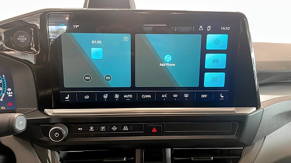 Volkswagen Caravelle 10 of 15