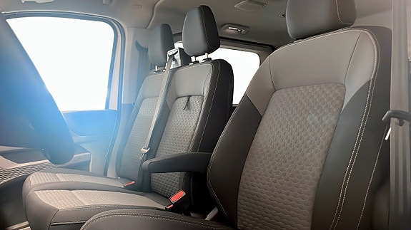 Volkswagen Caravelle 8 of 15
