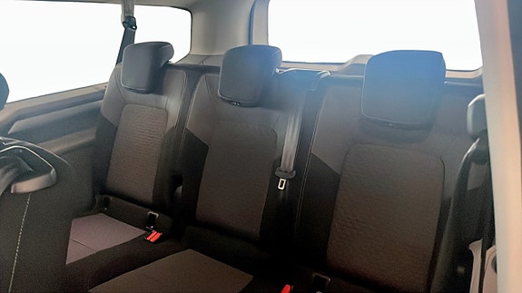 Volkswagen Caravelle 9 of 15