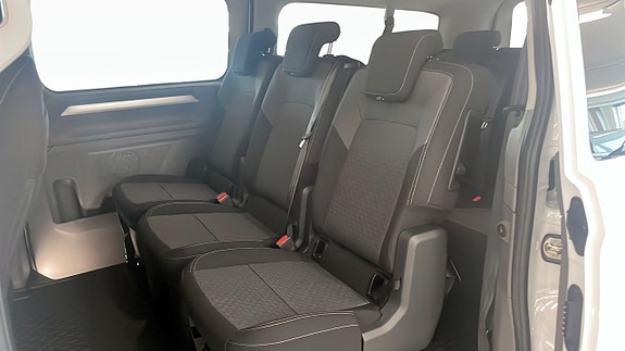 Volkswagen Caravelle 13 of 15