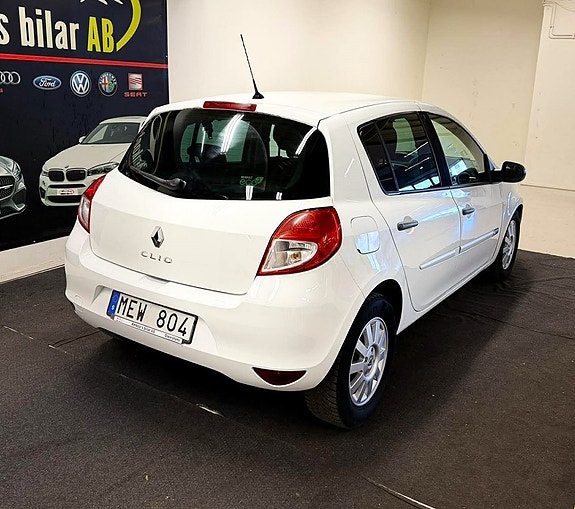 Renault Clio 8 of 18