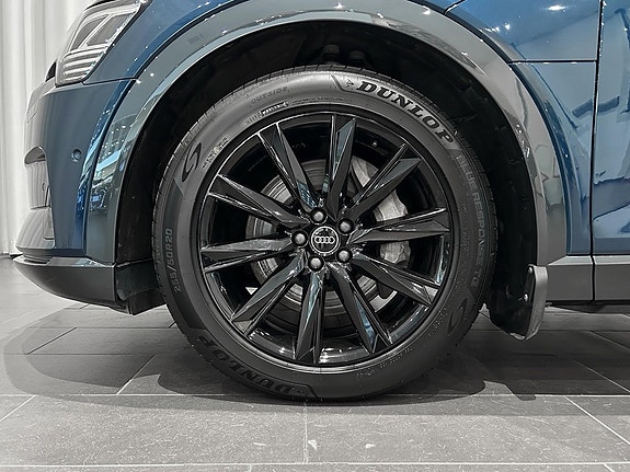 Audi e-tron 5 of 15