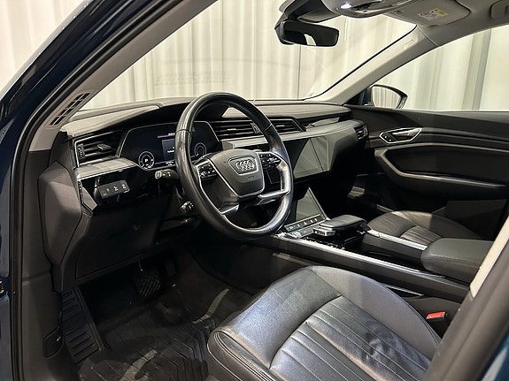 Audi e-tron 9 of 15