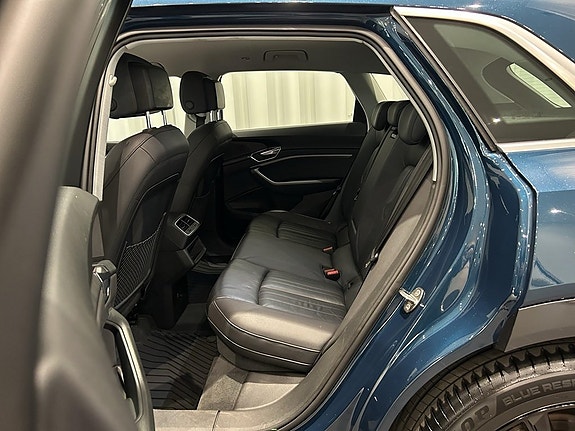 Audi e-tron 8 of 15