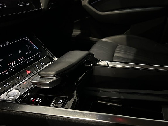 Audi e-tron 15 of 15