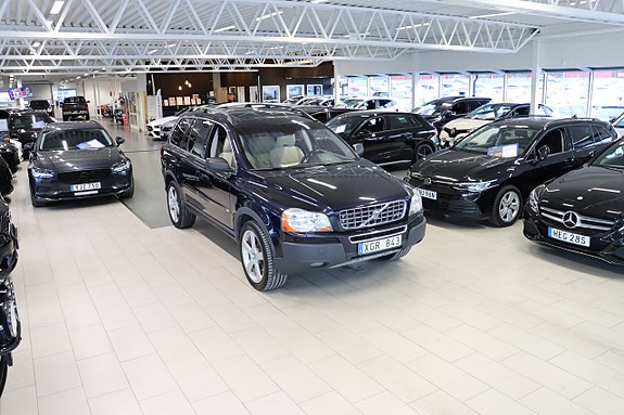 Volvo XC90 3 of 27