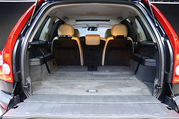 Volvo XC90 16 of 27