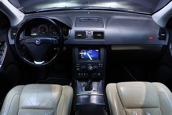 Volvo XC90 17 of 27