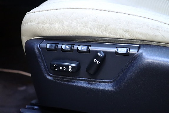 Volvo XC90 10 of 27