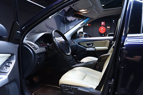 Volvo XC90 8 of 27