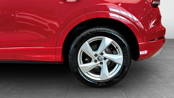 Audi Q3 6 of 12