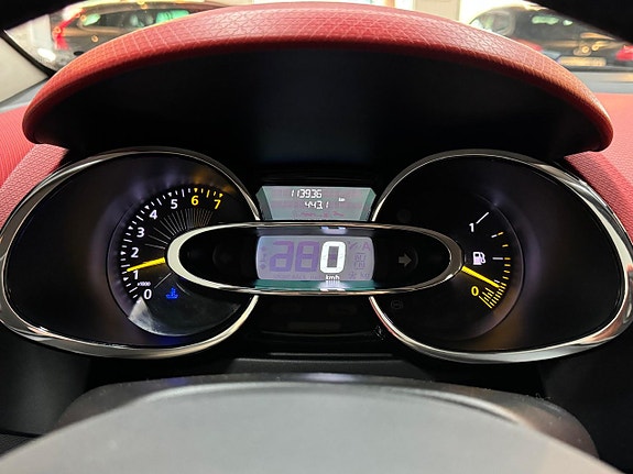 Renault Clio 10 of 16
