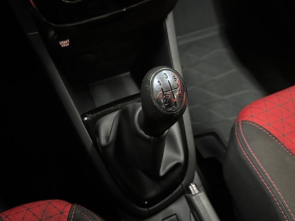 Renault Clio 14 of 16